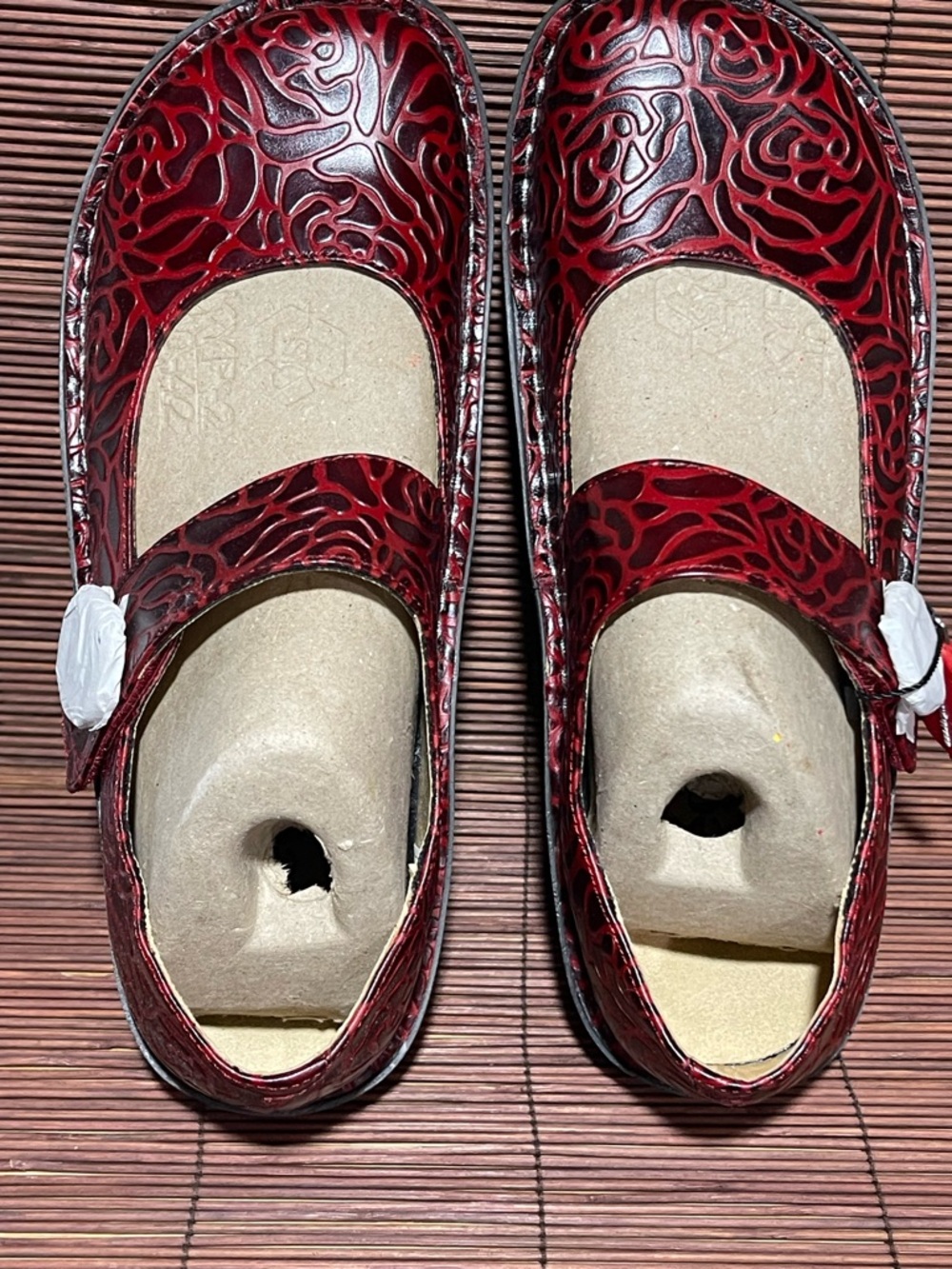 NIB Algeria Paloma “Red Swirly Scroll “Leather Mary Jane’s EU 40 (US 9-9.5)